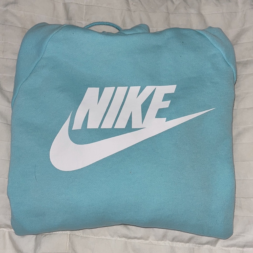 NIKE